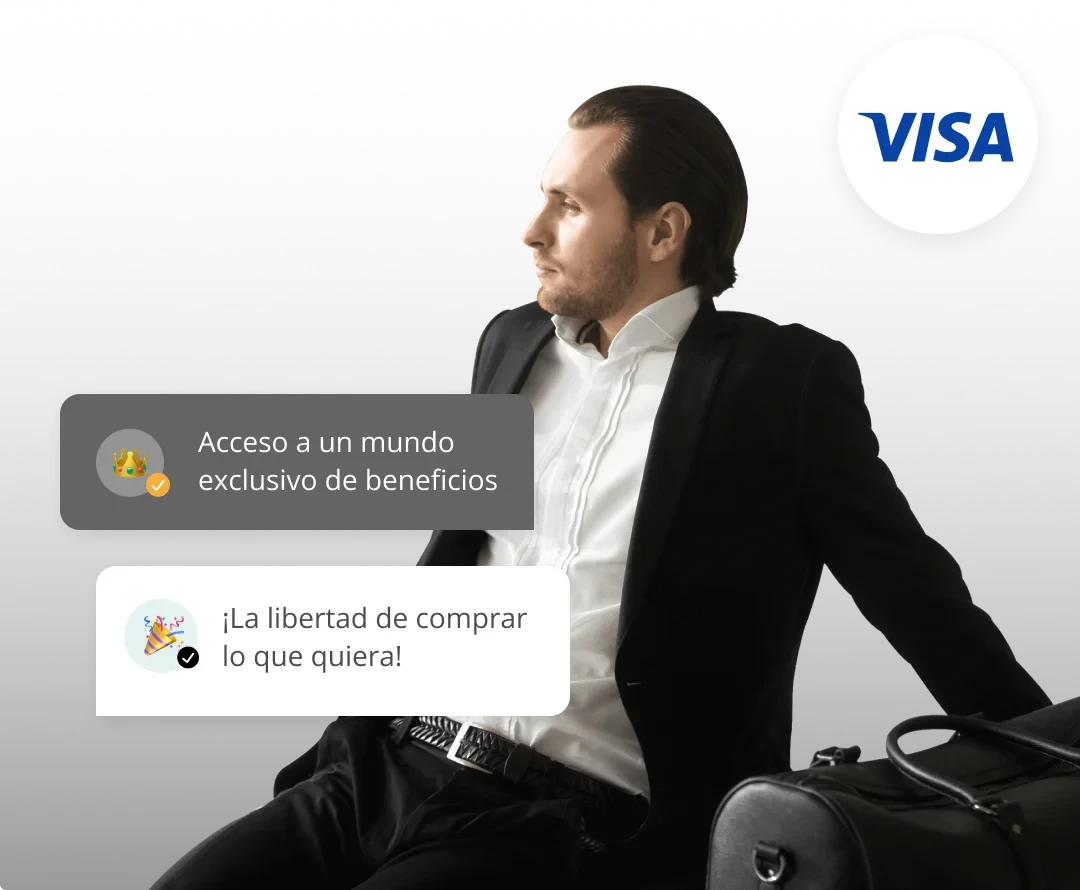 Empresario a gusto con su tarjeta infinite.