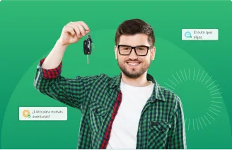 Chico feliz porque tiene su préstamo de vehículo con LAFISE