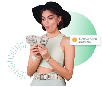 Chica feliz de recibir el dinero de su préstamo personal
