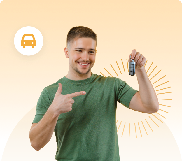 Hombre sonrientes mostrando y senalando la llave de su carro Hombre sonrientes mostrando y senalando la llave de su carro