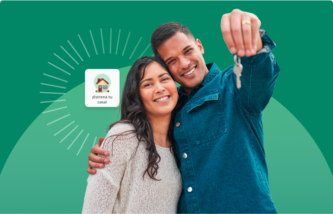 Pareja en plano medio sosteniendo llaves de casa