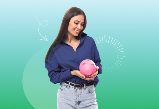 Mujer feliz ahorrando con LAFISE Solicitar cuenta de ahorro LAFISE