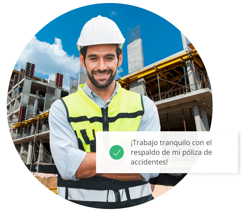 Ingeniero con su traje de protección sonriente y de fondo una construcción Ingeniero con su traje de protección sonriente y de fondo una construcción