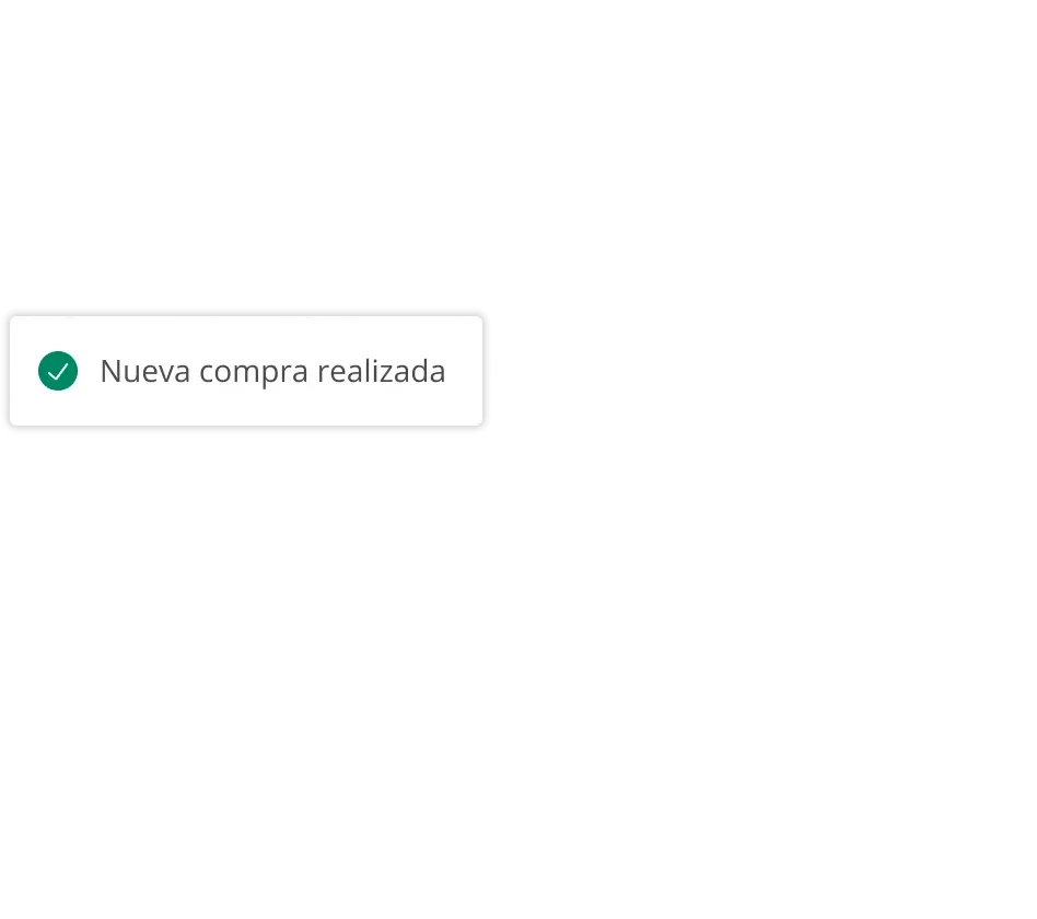 Mujer registrando tarjeta prepago Mujer registrando tarjeta prepago