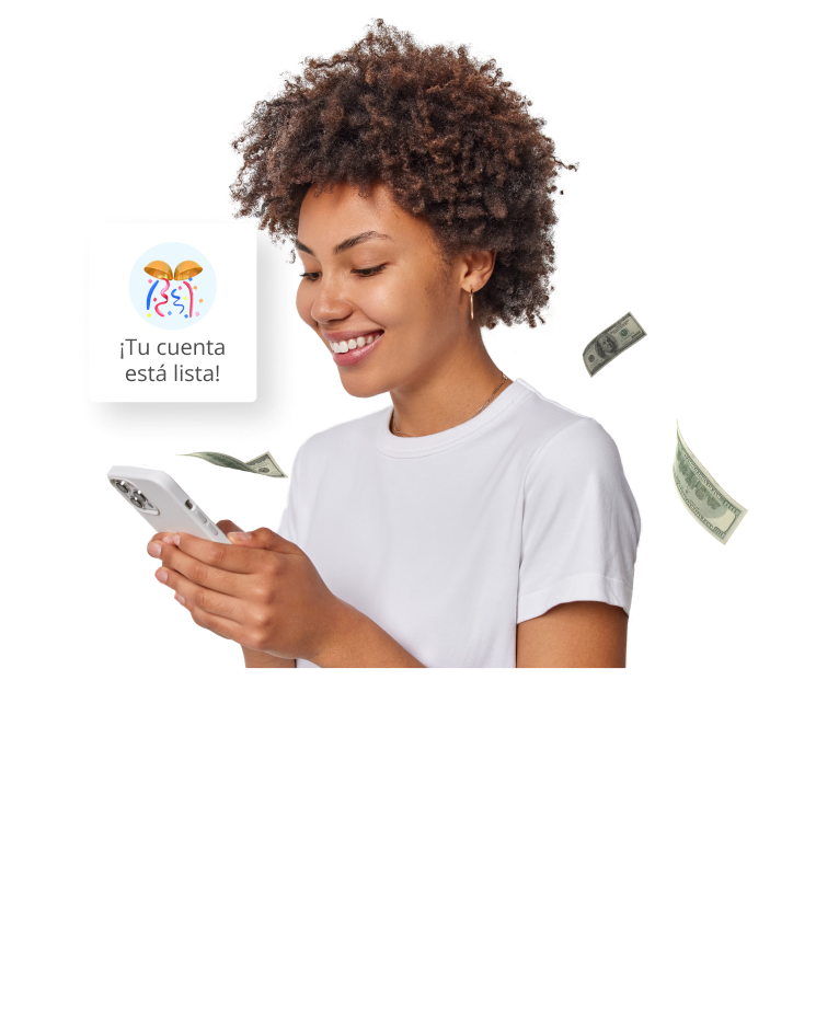 Joven sonriente enviando remesas a su cuenta digital Joven dominicana enviando remesas a su familia