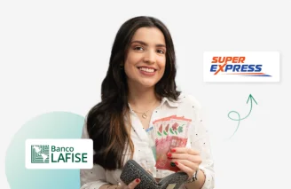 Joven retirando sus remesas con LAFISE y Super Express