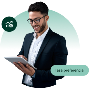 Hombre empresario revisando en tablet las metas de su empresa